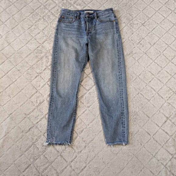 Levi's Jeans Women's 28 Blue Shut Up Wash Wedgie Fit High-Rise Raw Hem 27” - Picture 1 of 11